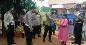 Peringati Hari Lalu Lintas ke-66, Sat Lantas Polres Lampung Utara Bagikan Sembako dan Masker ke Warga