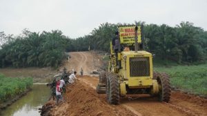 Satgas TMMD Kodim 0426 Tuba, Mulai Melakukan Penimbunan Jalan