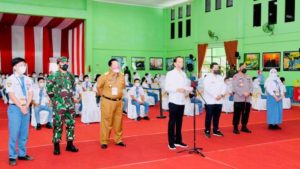 Jokowi Tinjau Vaksinasi di Lampung: Gencarkan dan Percepat