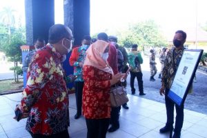 Sekdakab Lekok Luncurkan Scan QR Code Aplikasi Peduli Lindungi di Kantor Pemkab Lampura