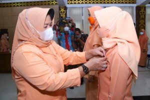 Ketua DWP Lampura Hj. Haliana Daita Lekok Kukuhkan 3 Pengurus Pelaksana Dinas Periode 2019-2024