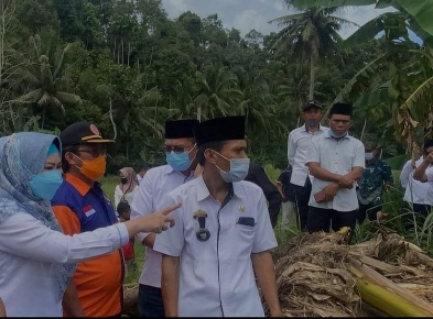 Bupati Dewi Handayani Tinjau Wilayah Terdampak Banjir Cukuh Balak