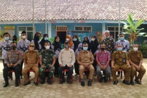 Wabup Tanggamus Tinjau Vaksinasi Pelajar