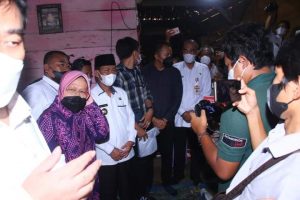 Mensos Risma ke Abung Timur Lampung Utara Tengok Warga Penderita Kanker Rahang