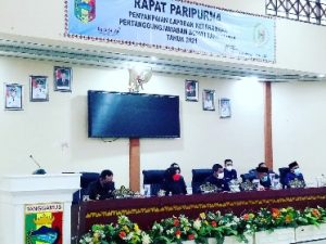 Bupati Tanggamus Mengikuti Rapat Paripurna DPRD Dengan Agenda LKPJ