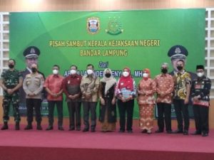 Walikota Eva Dwiana Hadiri Pisah Sambut Kajari Bandar Lampung