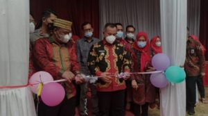 Bupati Nanang Ermanto Resmikan Balai Desa Sabahbalau