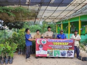Warga Kampung Sidomekar Dapat Bantuan Bibit Buah, Sayuran dan Ikan