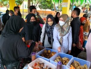 Bupati Tanggamus Kunjungi Pasar Takjil Di Taman Kota, Kota Agung