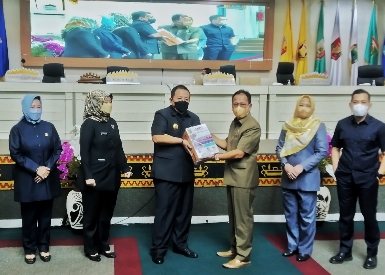Gubernur Lampung Serahkan LKPj 2021 Pada Rapat Paripurna DPRD Provinsi Lampung