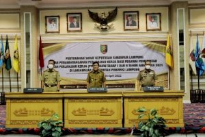 Gubernur Lampung Arinal Djunaidi Serahkan SK-PPPK Guru Secara Simbois