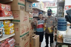 Bhabinkamtibmas Polsek Rawajitu Selatan Monitoring Minyak Goreng