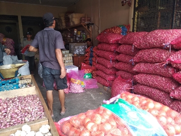Jelang Iedul Fitri Harga Bawang Terus Meningkat