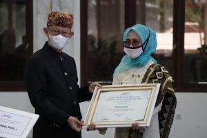 Peringati Hari Kartini, Gubernur Berikan Penghargaan dari OASE Kabinet Indonesia Maju Kepada Perempuan Berjasa dan Berpestasi