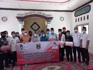 Di Minggu Terakhir Ramadhan, Bupati Dewi Handajani Serahkan Bantuan Ditiga Kecamatan