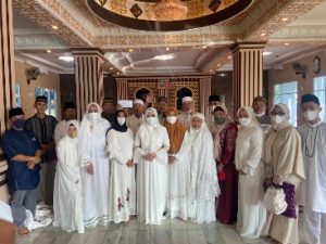 Bupati Dewi Handajani Sholat Idul Fitri di Mesjid Nurul Jannah