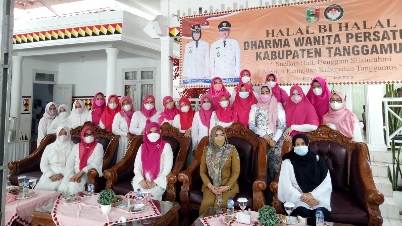 Bupati Dewi Handajani Hadiri Halal Bihalal Dharma Wanita Persatuan Tanggamus