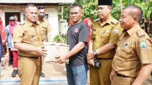 Bupati Lampung Selatan Beri Bantuan Warga Korban Hujan Lebat Dan Angin Kencang