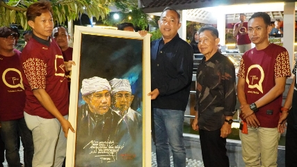 Mantan Bupati Tulang Bawang Barat Mendapat Cindramata Dari Insan Pers