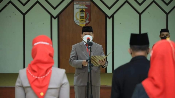 Bupati Tulang Bawang Diwakili Sekda Anthoni Lantik 19 Pejabat Struktural