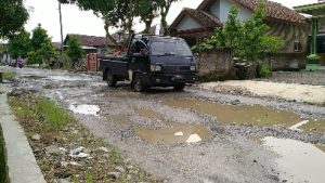 Jalan Penghubung Antar Pekon Di Kecamatan Kota Agung Barat, Rusak Parah