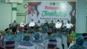 Bupati Winarti Lepas  122 Jamaah Calon Haji 2022 Asal Tulang Bawang