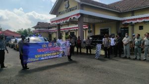 HUT Bhayangkara Polres Pesawaran Bagikan Bansos