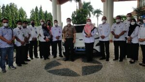 Bupati Tanggamus Dewi Handajani Mencoba Mobil Listrik Hyundai