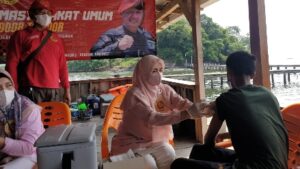 Door To Door Seberangi Pulau, BIN Daerah Lampung Gencarkan Vaksin di Tempat Terpencil