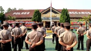 Kapolres Tanggamus Pimpin Upacara Kenaikan Pangkat 31 Personelnya