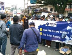 P2KBL Menggelar Aksi di Halaman Pemkot Bandar Lampung