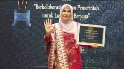 Hj.Winarni Nanang Ermanto Menerima Penghargaan Wanita Inspiratif