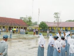 Kapolsek Dente Teladas Menjadi Pembina Upacara di  SMA Negeri 2 Dente Teladas