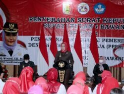 Bupati Winarti Serahkan 292 SK Tenaga Didik PPPK SD dan SMP Tulang Bawang