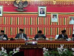 Rapat paripurna DPRD Lamsel Mendengarkan Pidato Kenegaraan Presiden RI Dalam Rangka HUT RI Ke-77