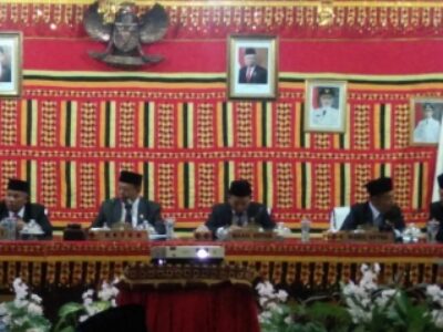Rapat paripurna DPRD Lamsel Mendengarkan Pidato Kenegaraan Presiden RI Dalam Rangka HUT RI Ke-77