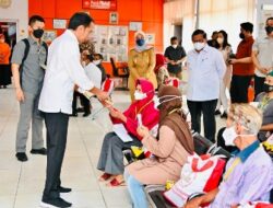Presiden Langsung Berikan BLT BBM Kepada Masyarakat Bandar Lampung
