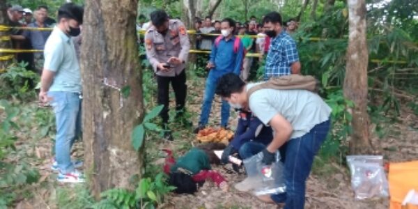 Sosok Mayat Perempuan Ditemukan di Kebun Karet
