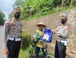 Sambut HUT Lalu Lintas ke 67, Satlantas Polres Lamtim Berikan Bansos Sembako