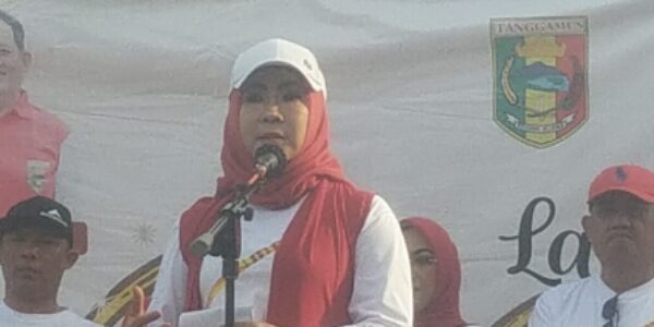 Bupati Dewi Handajani Lounching Seruling Emas di Kelurahan Kuripan Kota Agung
