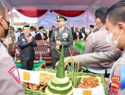 Kapolres Lampung Timur Bersama Bupati Beri Kejutan di HUT TNI Ke-77