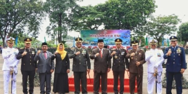 Gubernur Arinal Djunaidi Mengikuti Upacara Peringatan HUT TNI ke-77, Danrem 043/Gatam  Sebagai Inspektur Upacara