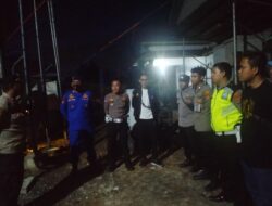 Nekat Panjat Tower, Seorang Wanita Dievakuasi Polri Bersama Warga