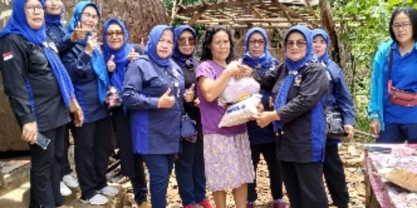 Anggota DPRD Lampung Utara Dewi Murni Salurkan Bantuan Kepada Warga Terdampak Puting Beliung