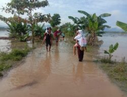Debit Curah Hujan Tinggi, Tanggul Way Mada Jebol 68 rumah Terendam Banjir