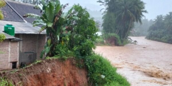 Sungai Way Ratai Meluap, Menggenangi Ratusan Rumah di Padang Cermin