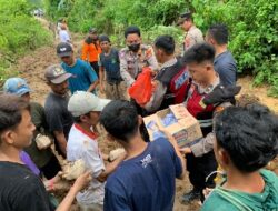 Polres Pesawaran Peduli Bencana Berjibaku Bantu Warga di Punduh Pedada