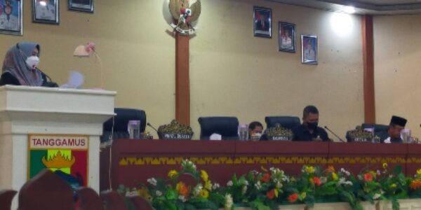 Ketua DPRD Heri Agus Setiawan Pimpin Rapat Paripurna Persetujuan Dua Agenda RAPBD