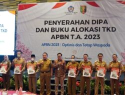 Wabup Tanggamus AM Syafi’i Terima DIPA dan Buku Alokasi Transfer Ke Daerah Tahun Anggaran 2023 Dari Gubernur Arinal Djunaidi