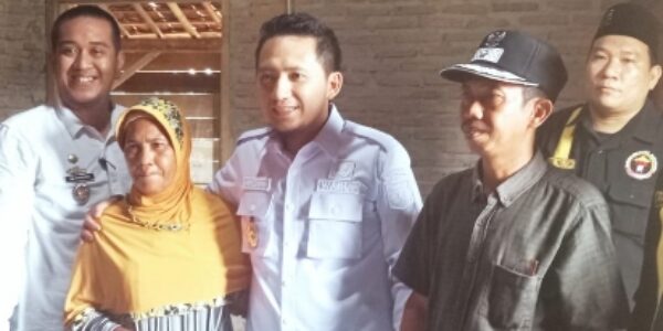 Wabup Lampung Utara Bersama IKS Bantu Rokiah